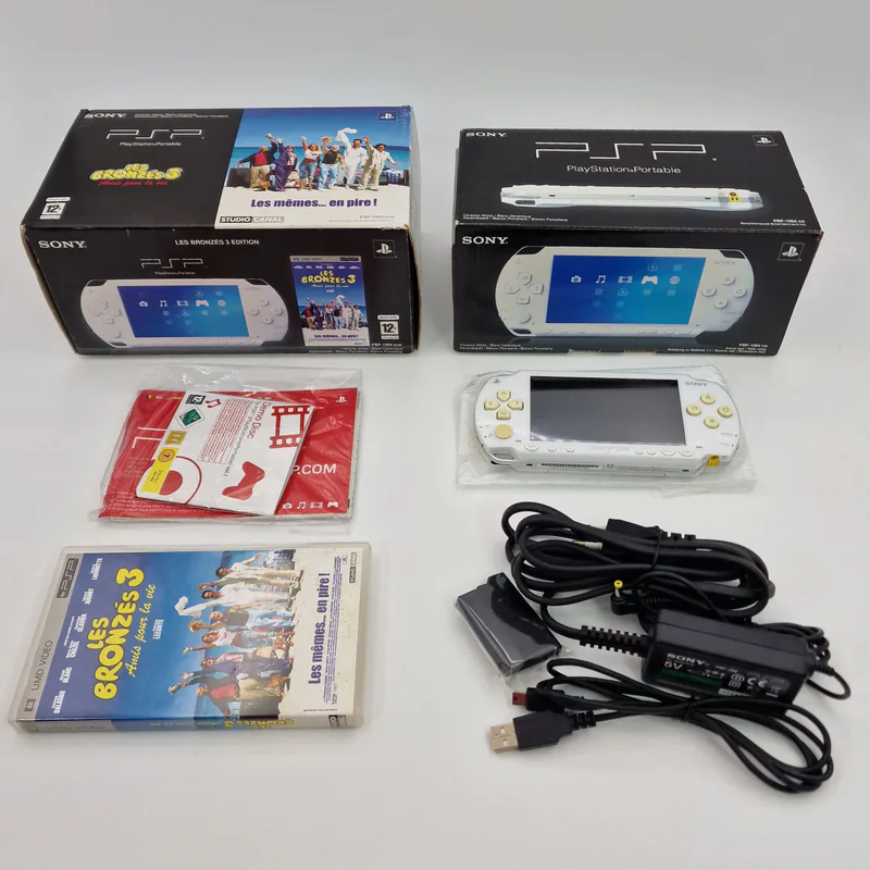 PSP 1004 Ceramic White - Les Bronzès 3 UMD Video Movie (France) - 圖片 2/6