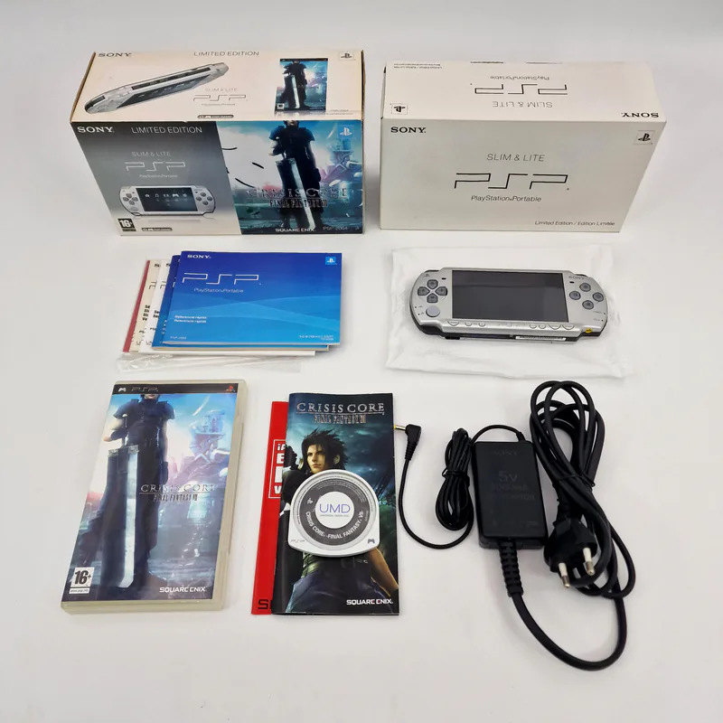 PSP 2004 Ice Silver - Final Fantasy VII Crisis Core Limited Edition (Europe) - Immagine 2 di 7